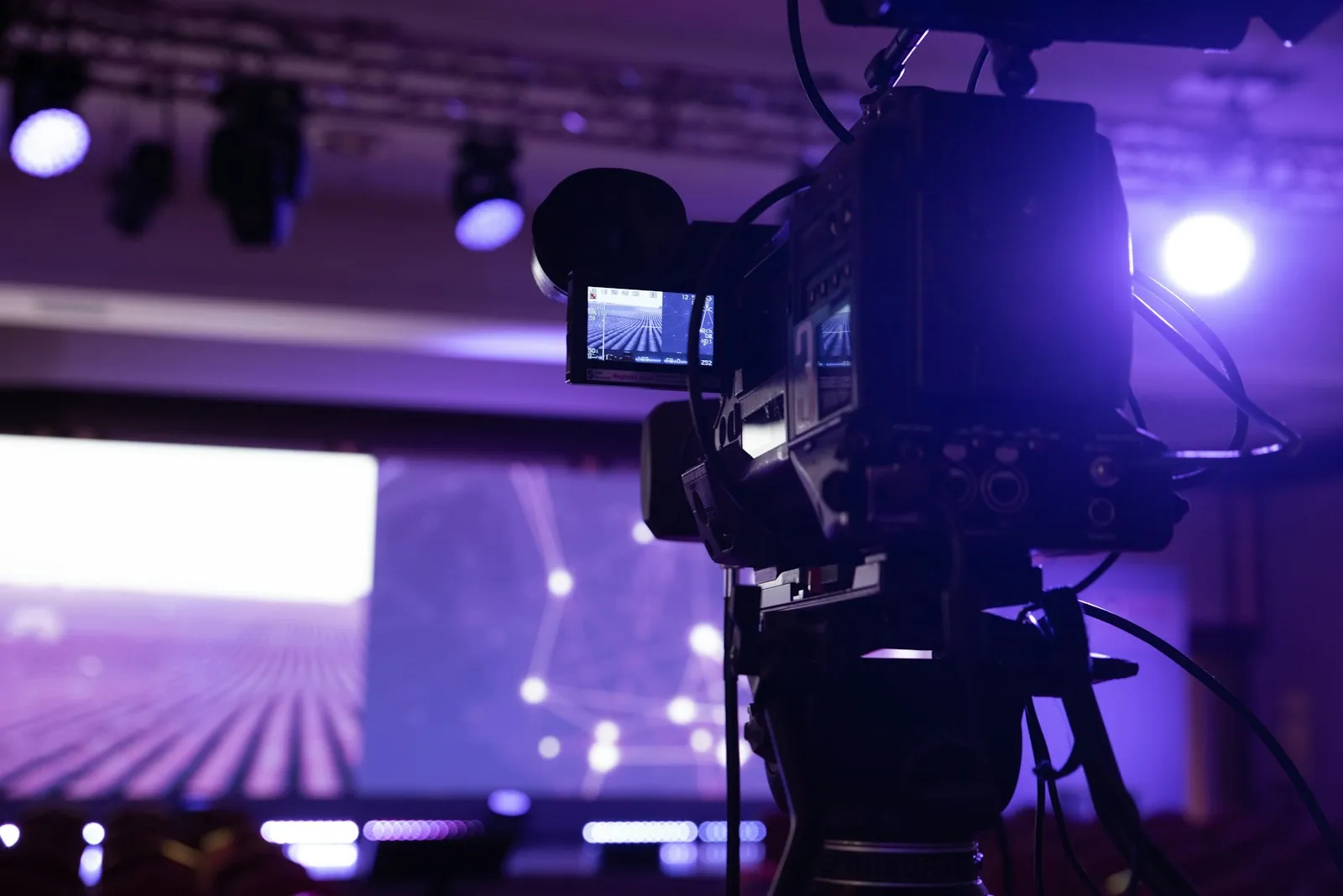 Running a Hybrid Seminar: A Preparation Checklist for In-Person and Online Audiences